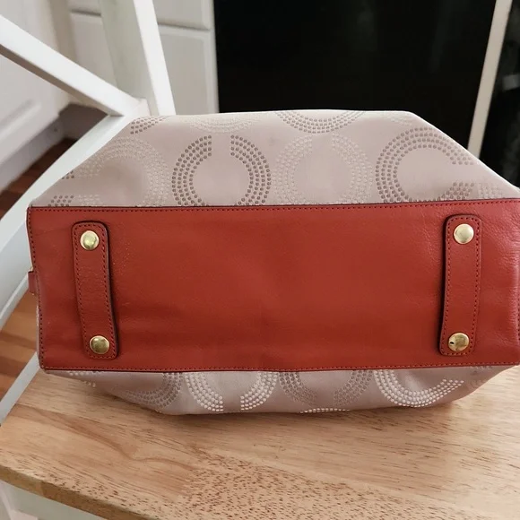 Coach 2 way tote to shoulderbag - Picture 4 of 7